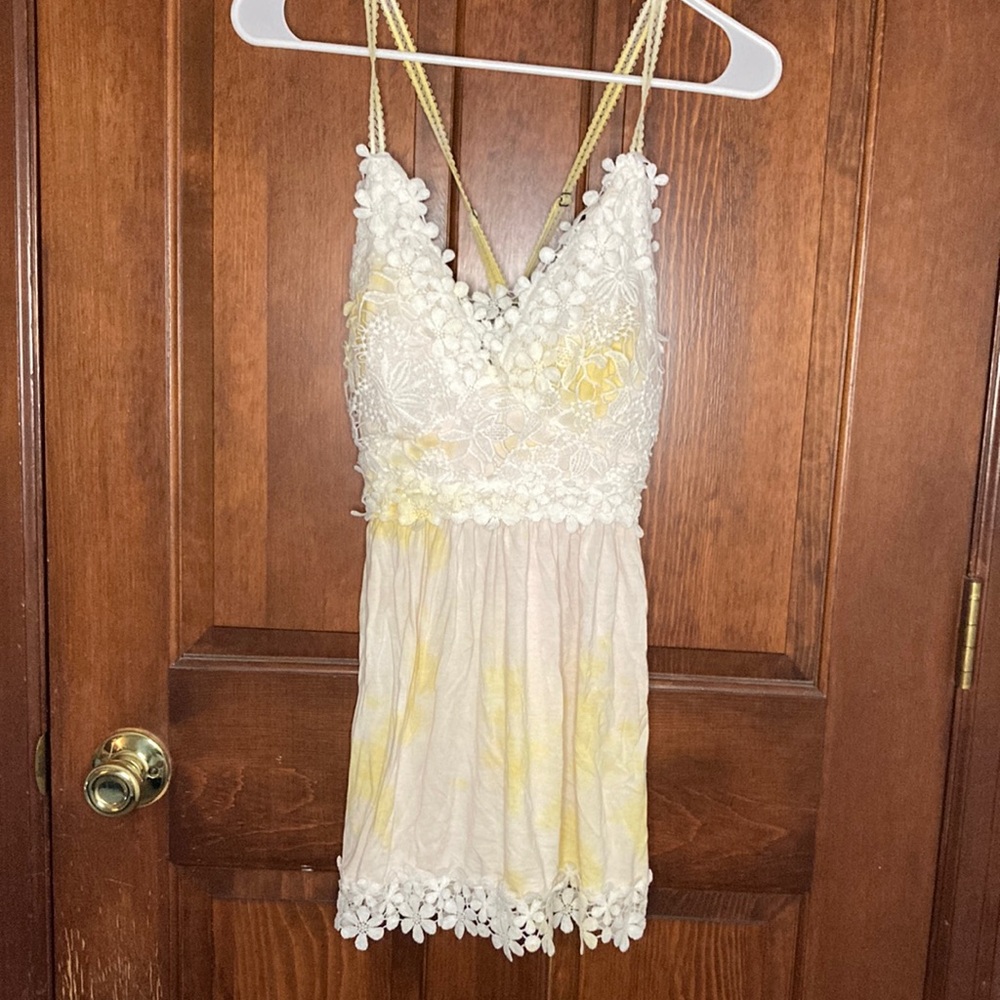 White Birch Flowey Yellow and White Lace Trim Floral Dress